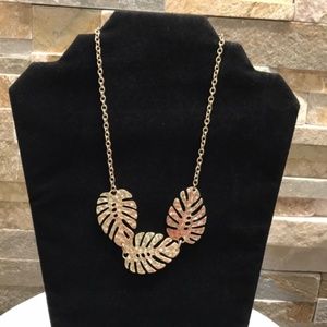 💎💎💎Canvas Leaf Goldtone Pendant Necklace